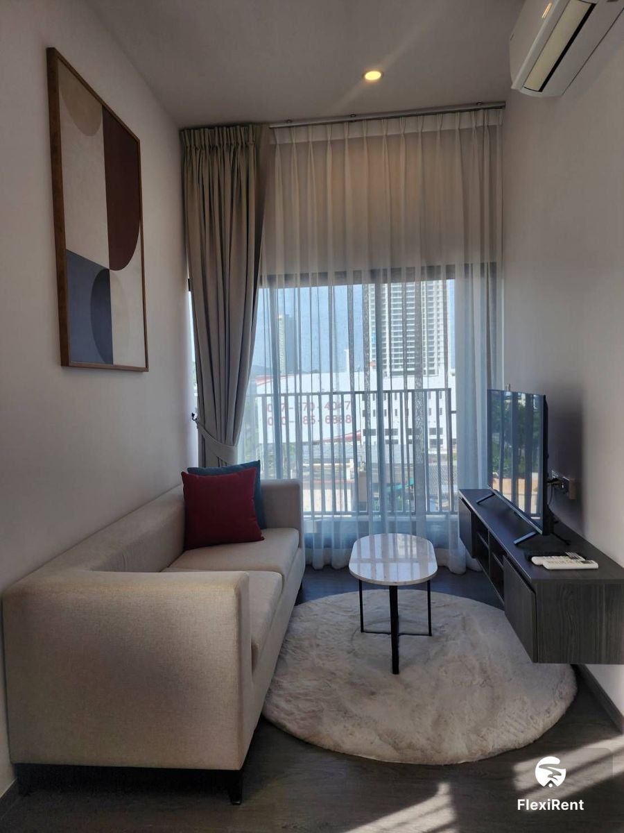 Hampton Sriracha + Include Service photo #2