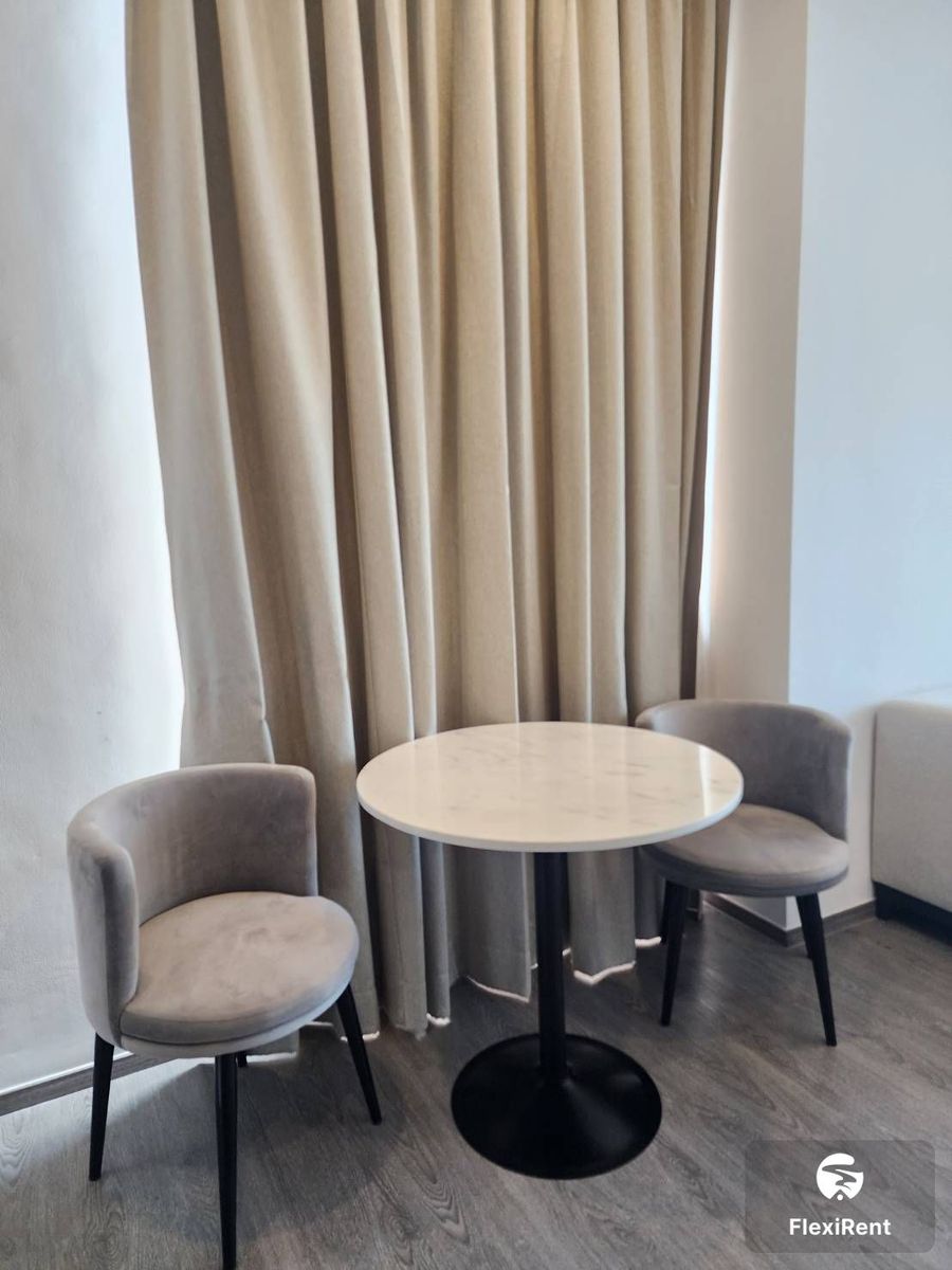 Hampton Sriracha photo #5