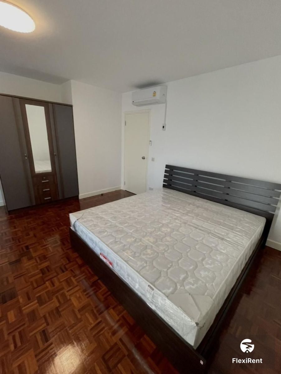 Riviera Condominium photo #2