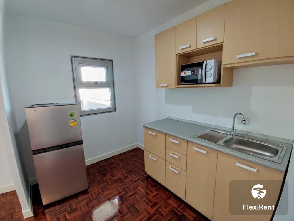 Riviera Condominium photo #4