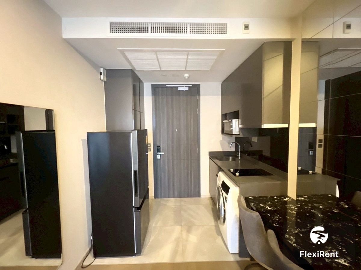 Ashton Asoke photo #3