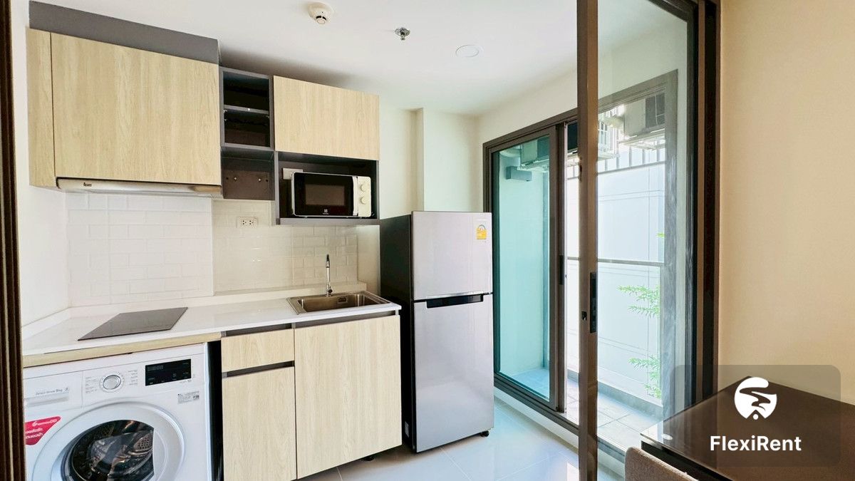 Phyll Phahol 34 photo #2