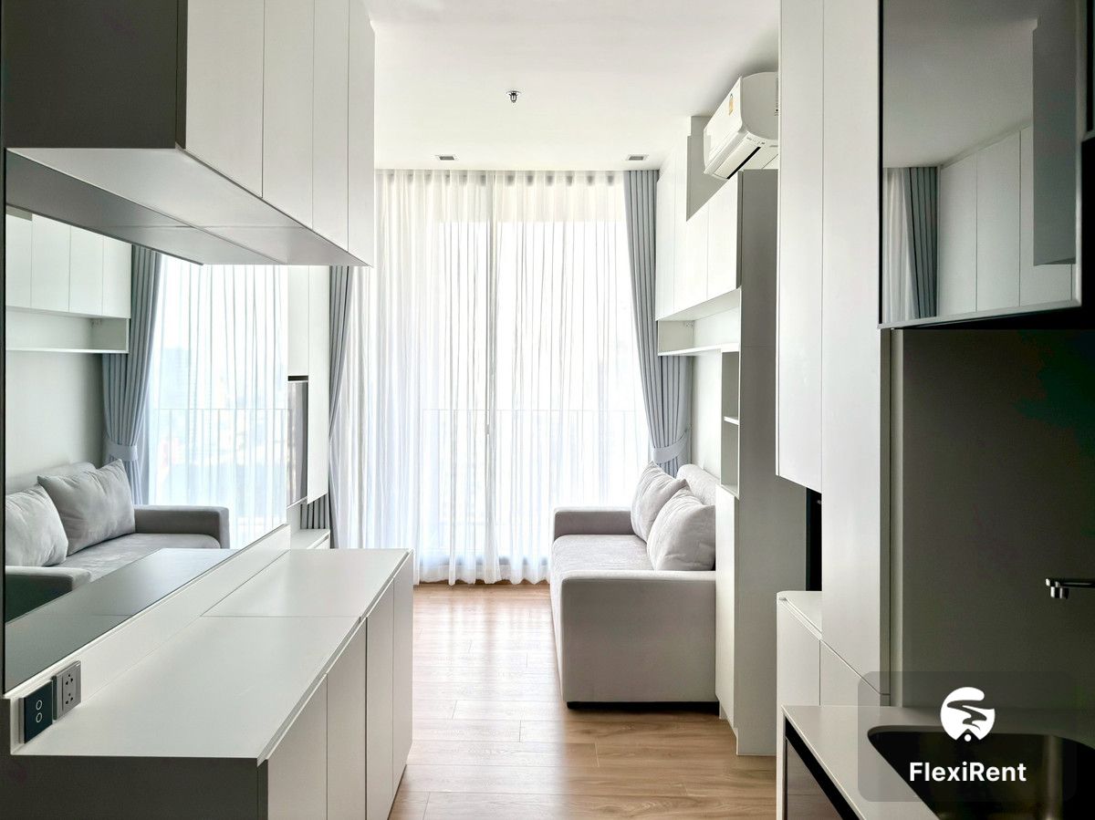 Noble Around Ari photo #4