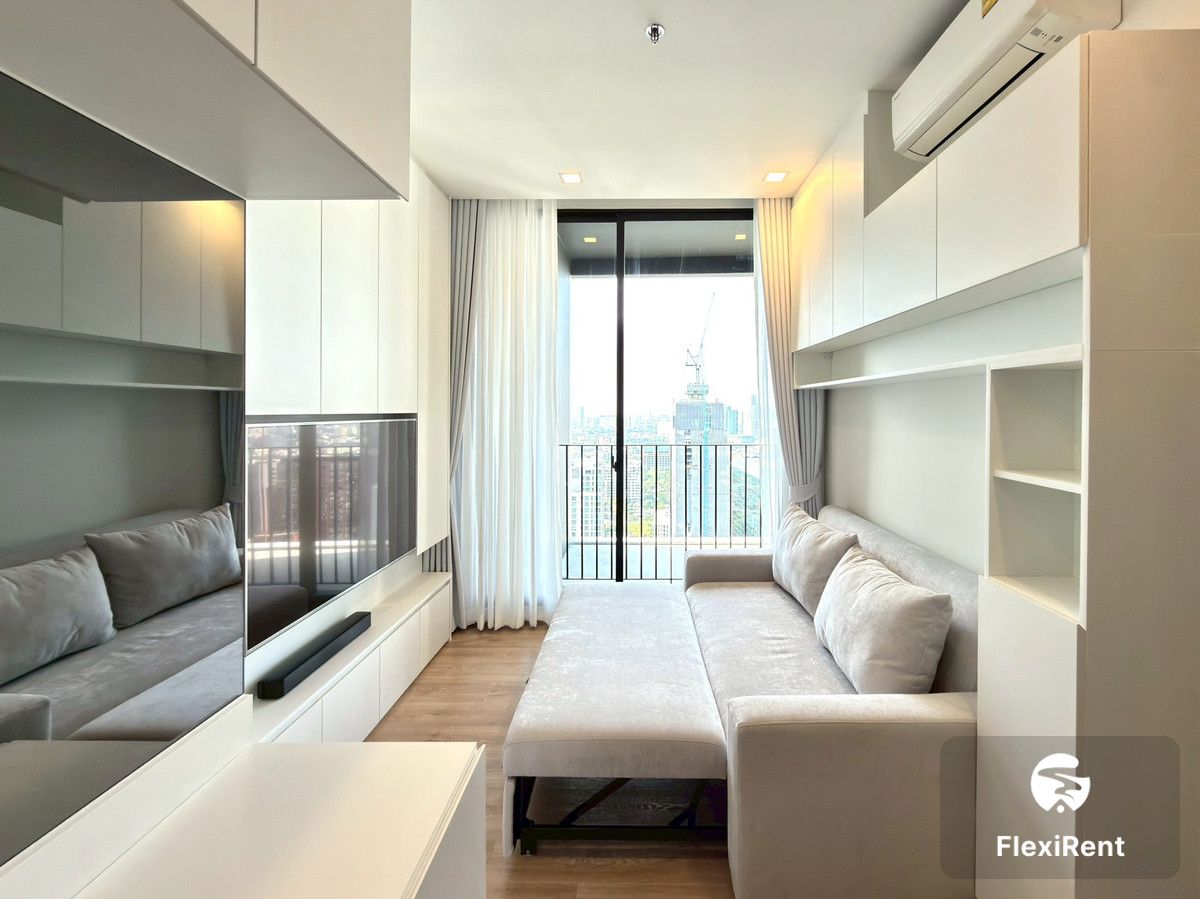 Noble Around Ari photo #2