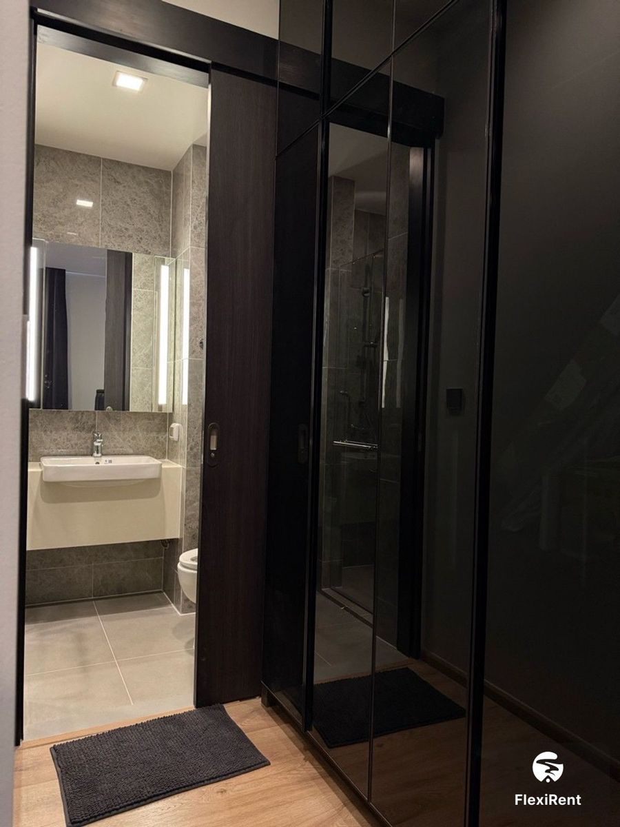 Noble Around Ari photo #5