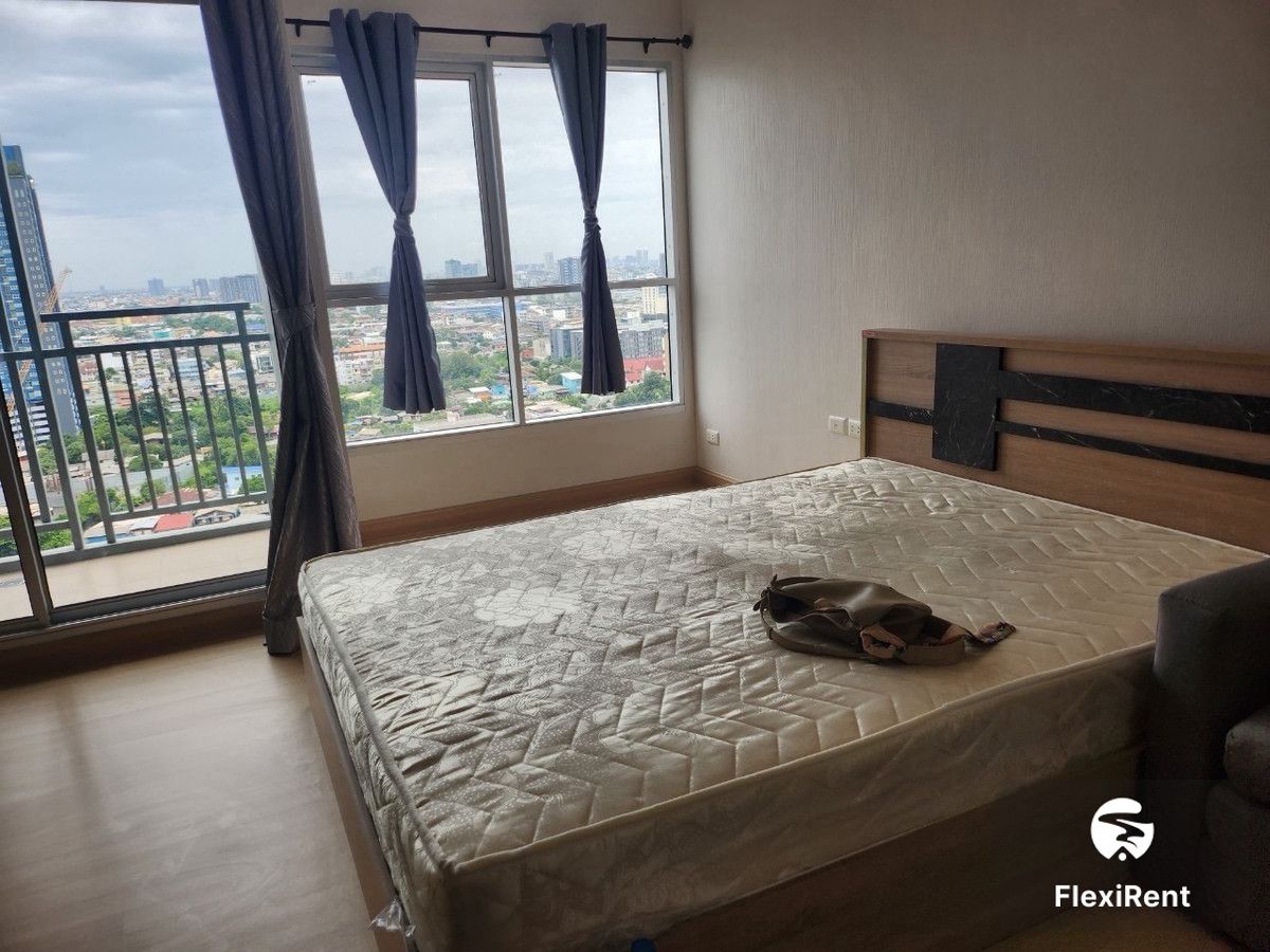 Supalai Park Talat Phlu Station photo #2