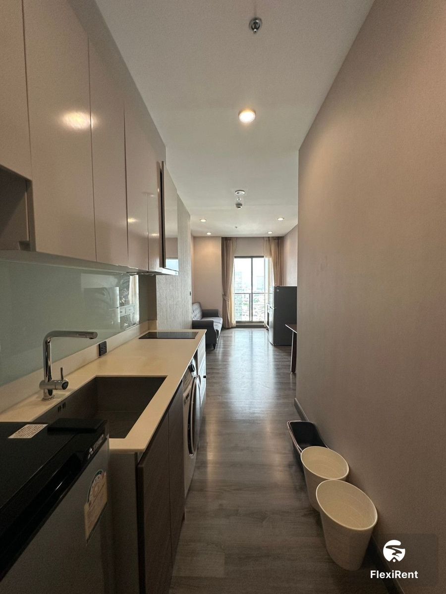 Urbano Rajavithi photo #2