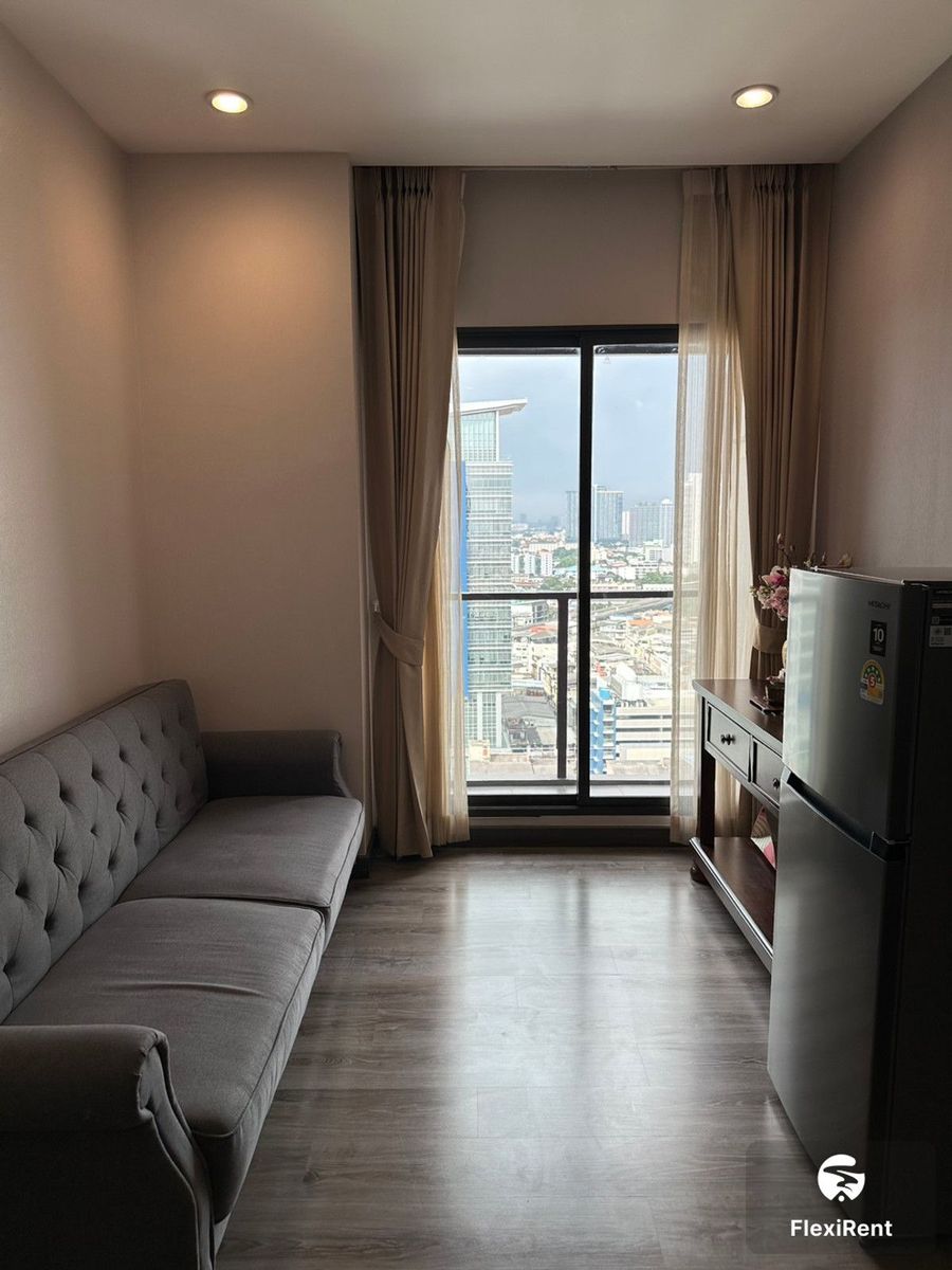 Urbano Rajavithi photo #4