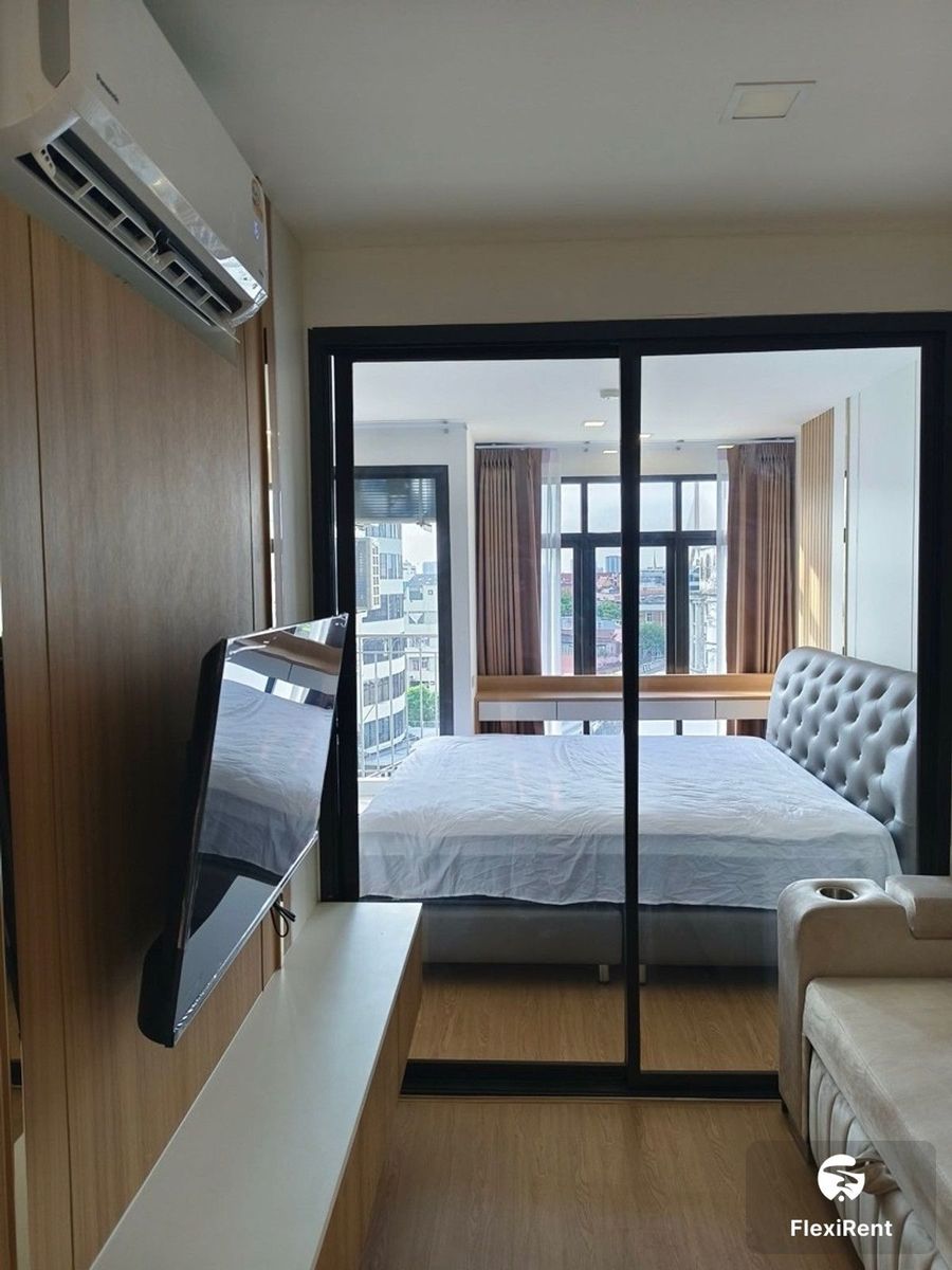 ดิ เอท คอลเลคชั่น (The 8 Collection)