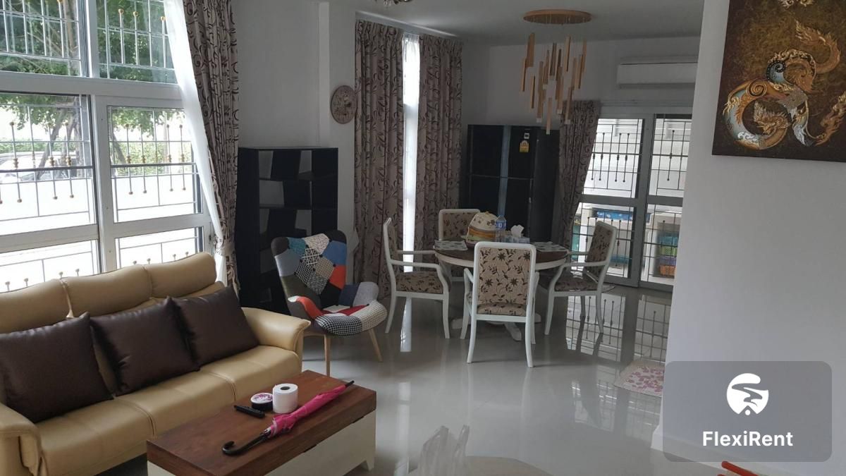 ฟลอร่า วงศ์สว่าง (Flora Wongsawang) รูปที่ 3