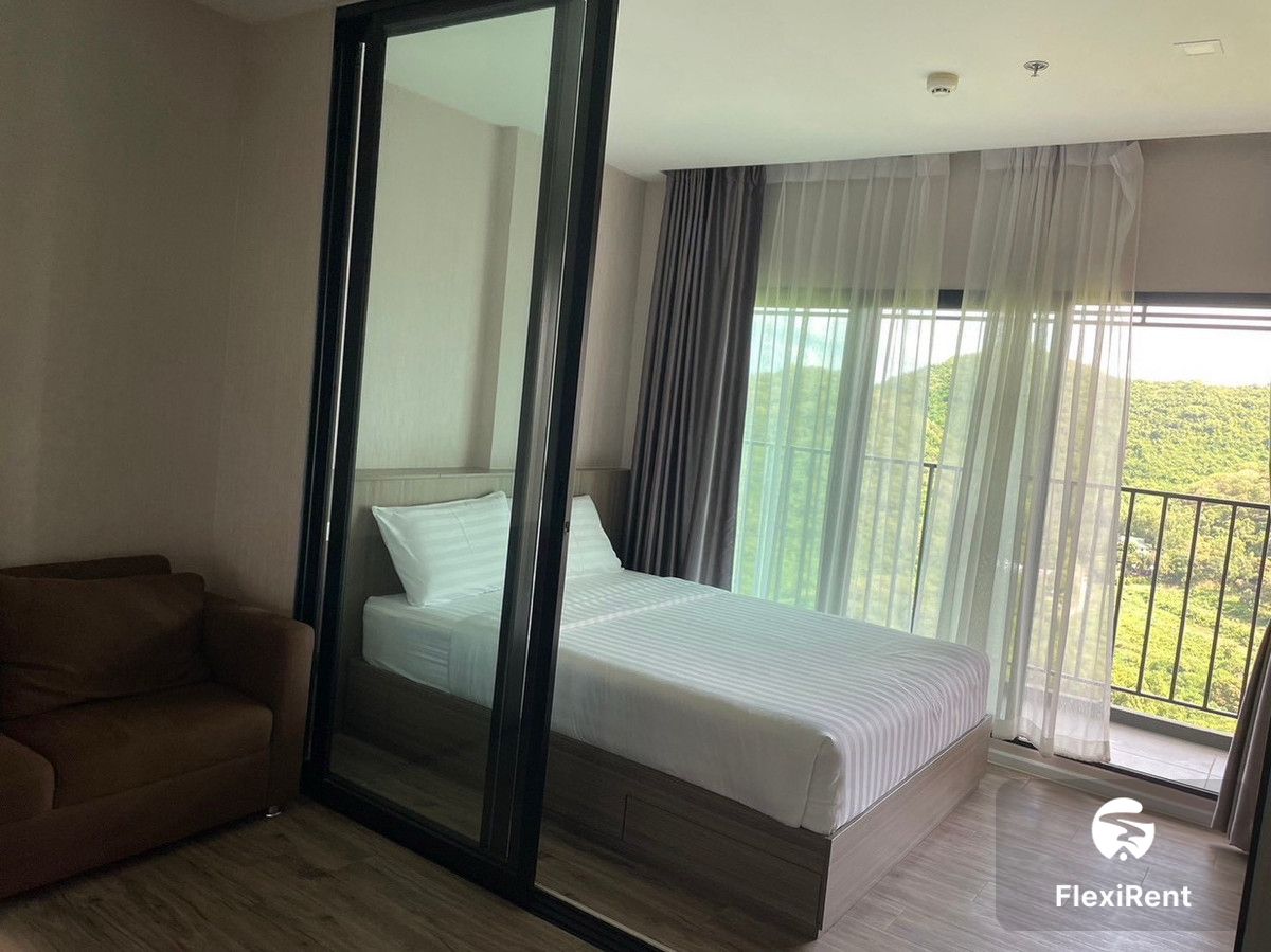 KnightsBridge The Ocean Sriracha photo #2