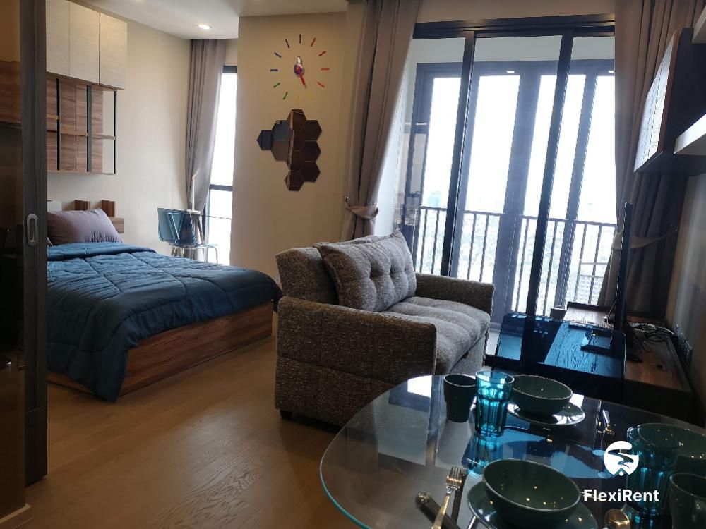 Ashton Asoke photo #5