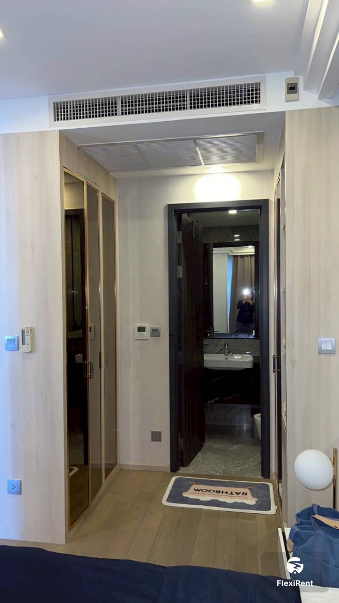 Ashton Asoke photo #5