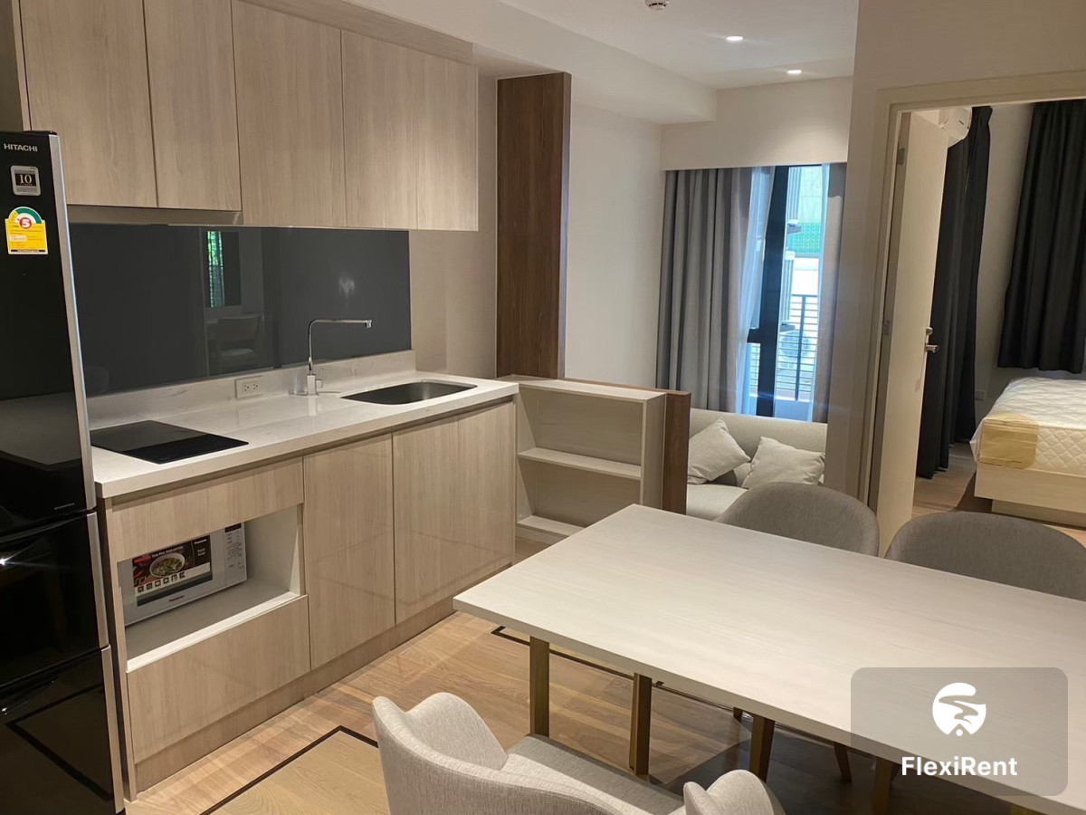 Runesu Thonglor 5 photo #2